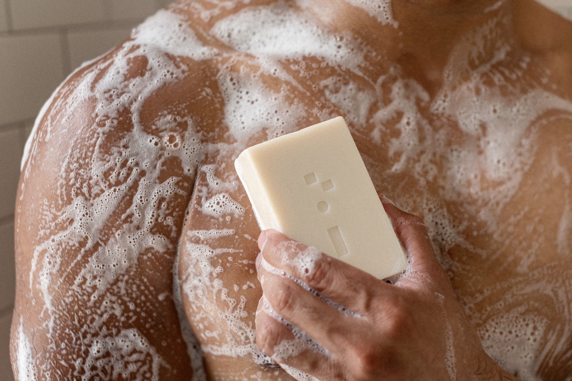 ORRIS AND SANTAL - HAIR & BODY CLEANSING BAR
